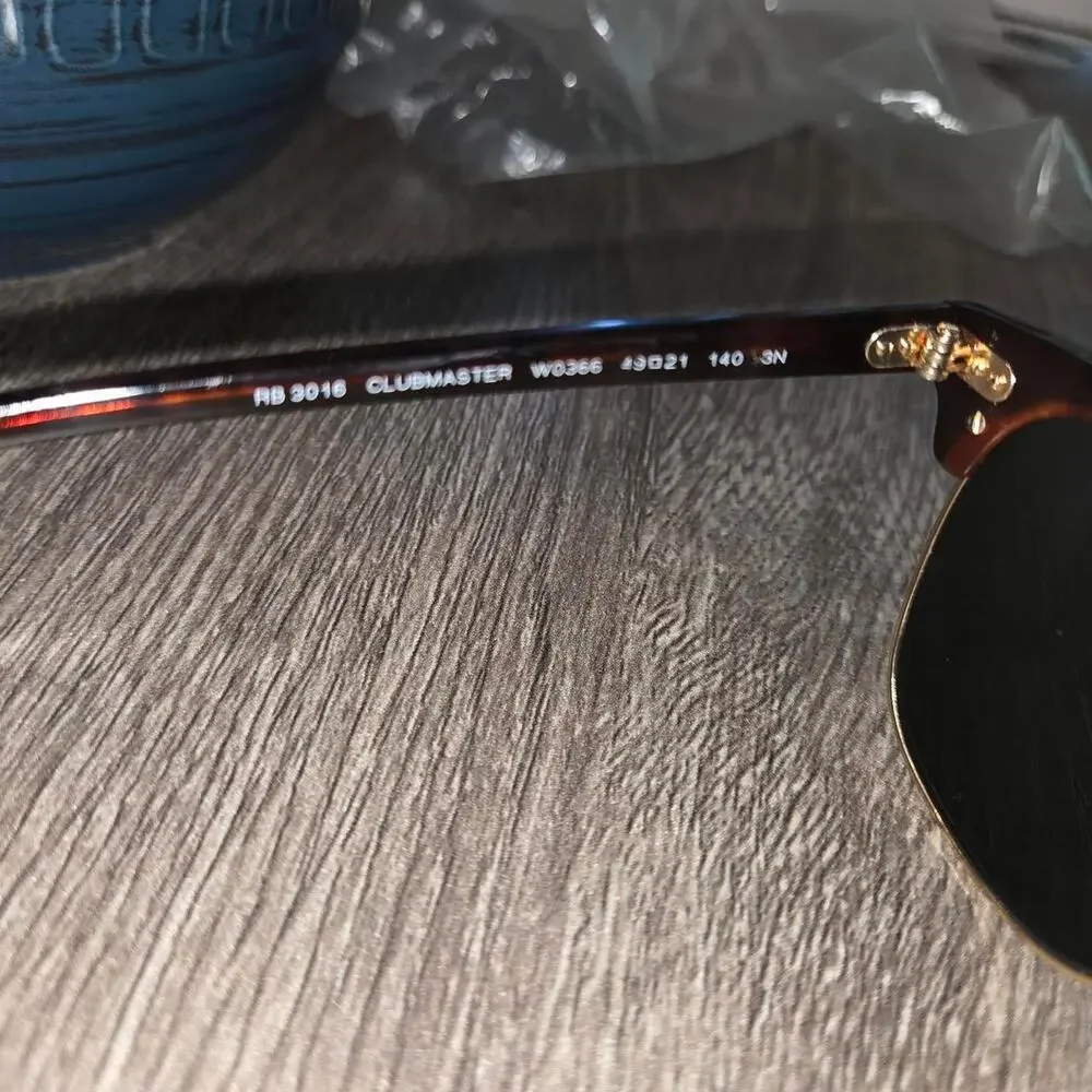 These are ray ban clubmaster classic